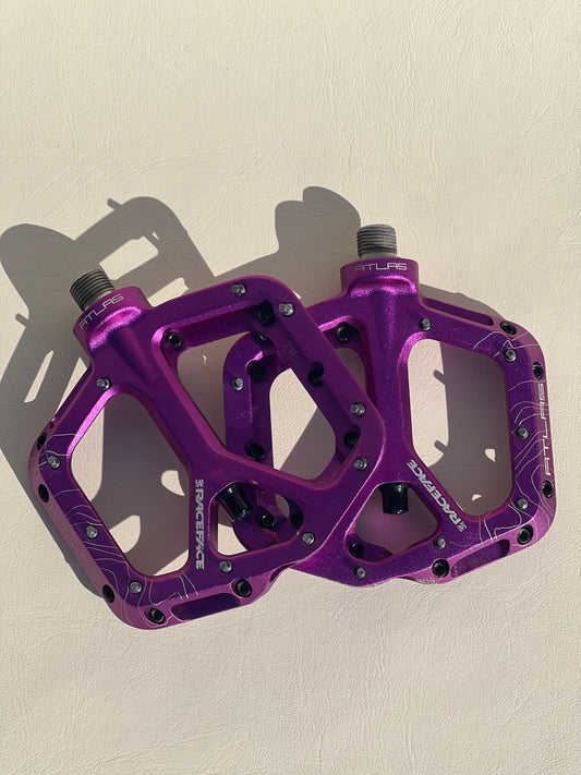 Race Face Atlas pedal Purple